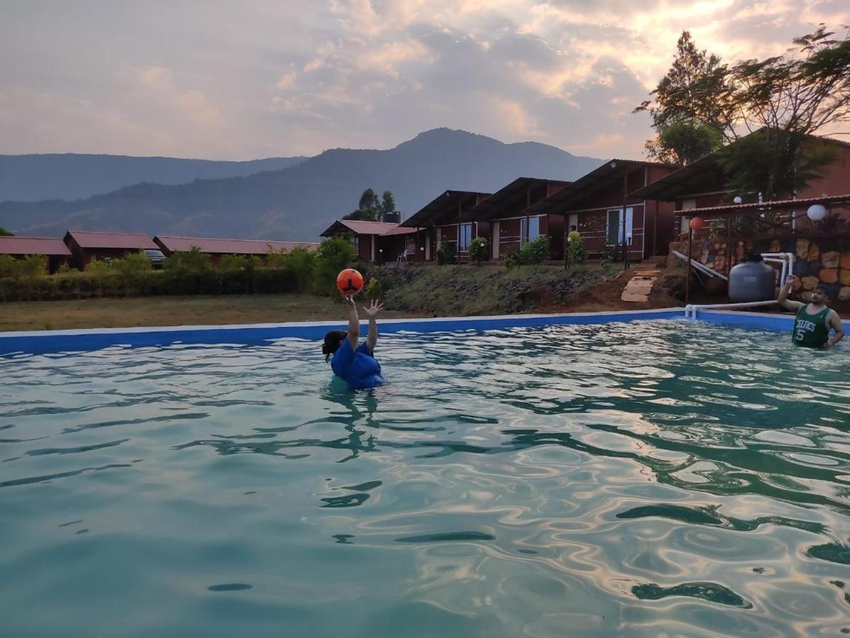 Mysticstays Resort Wai Екстериор снимка