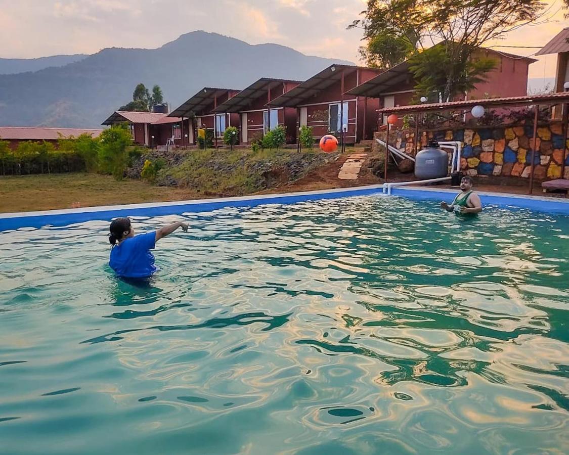 Mysticstays Resort Wai Екстериор снимка