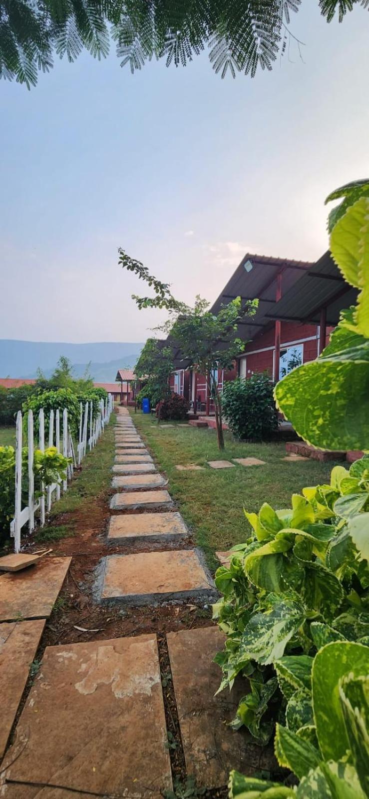 Mysticstays Resort Wai Екстериор снимка