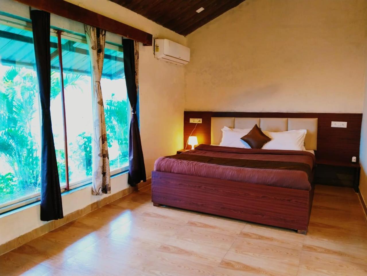 Mysticstays Resort Wai Екстериор снимка