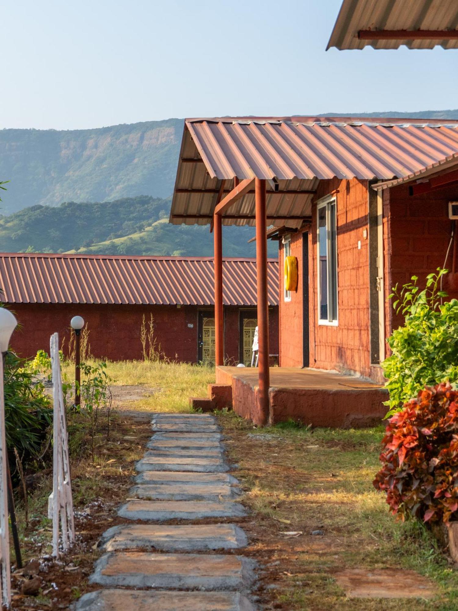 Mysticstays Resort Wai Екстериор снимка