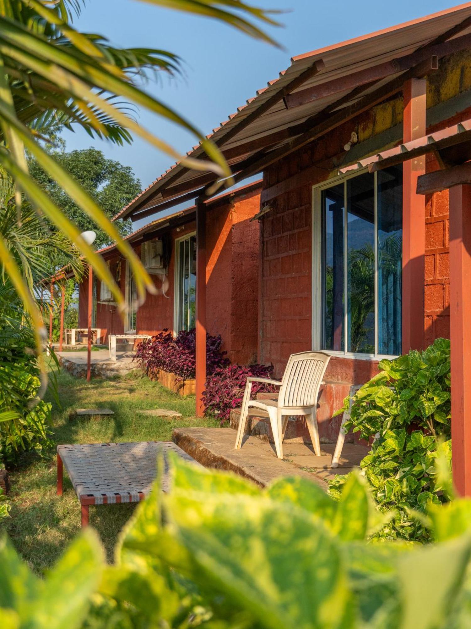 Mysticstays Resort Wai Екстериор снимка