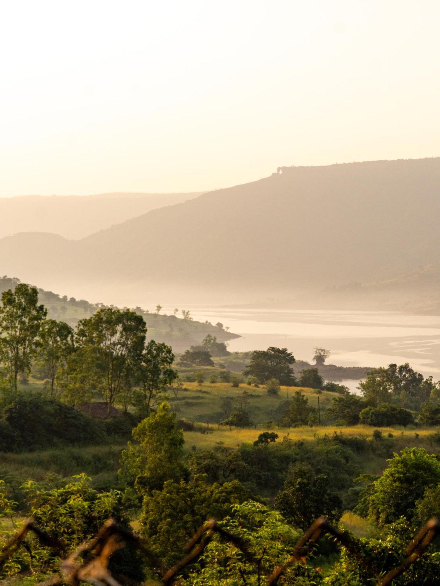 Mysticstays Resort Wai Екстериор снимка